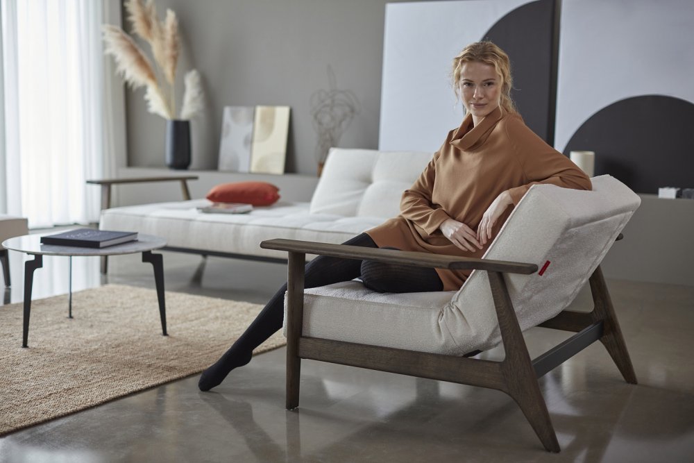 INNOVATION LIVING  Fauteuil design SPLITBACK FREJ 531 - Bouclé Off White convertible lit 90*115 cm accoudoirs chêne fumé